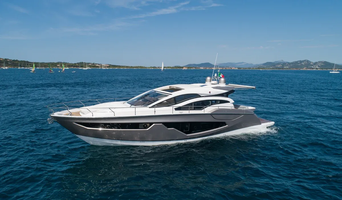 Sessa Marine C54: Jacht varend op zee