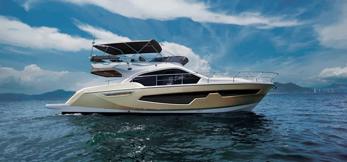 Sessa Marine Fly42: Jacht varend op zee