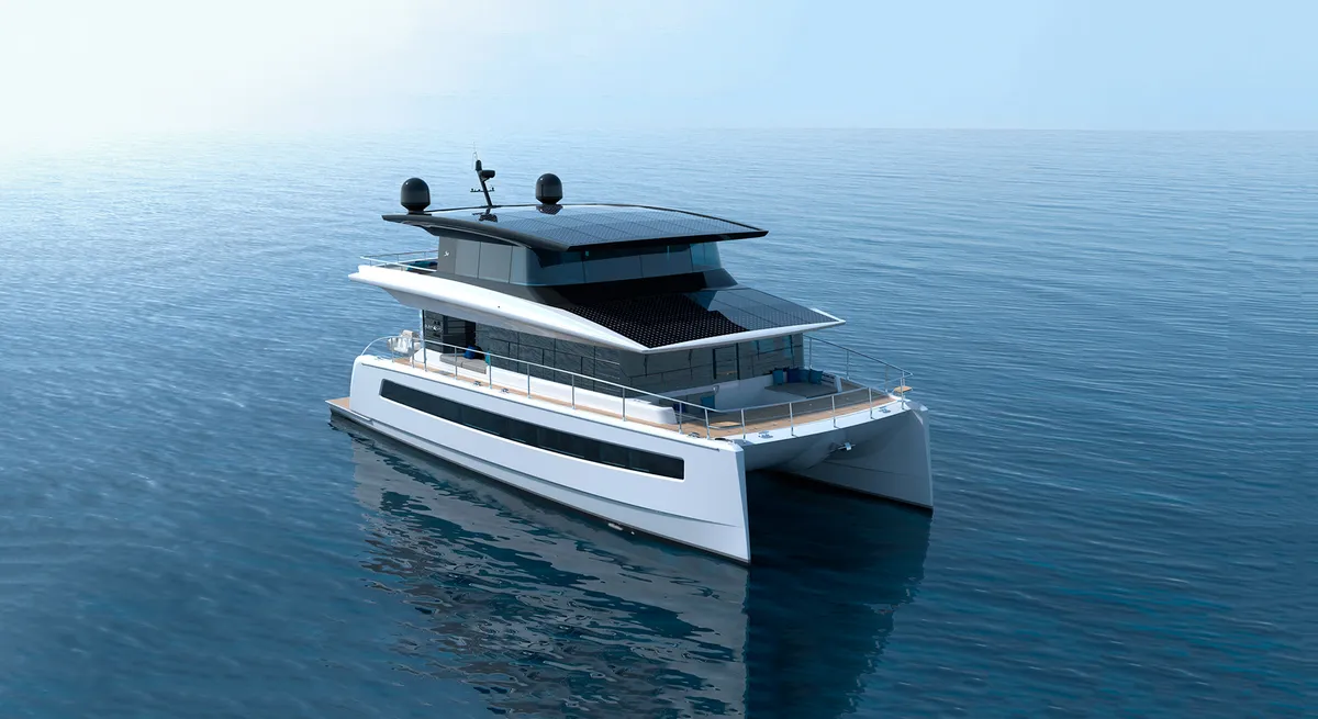Silent Yachts Silent 62 3-Deck Closed: Voor anker op zee