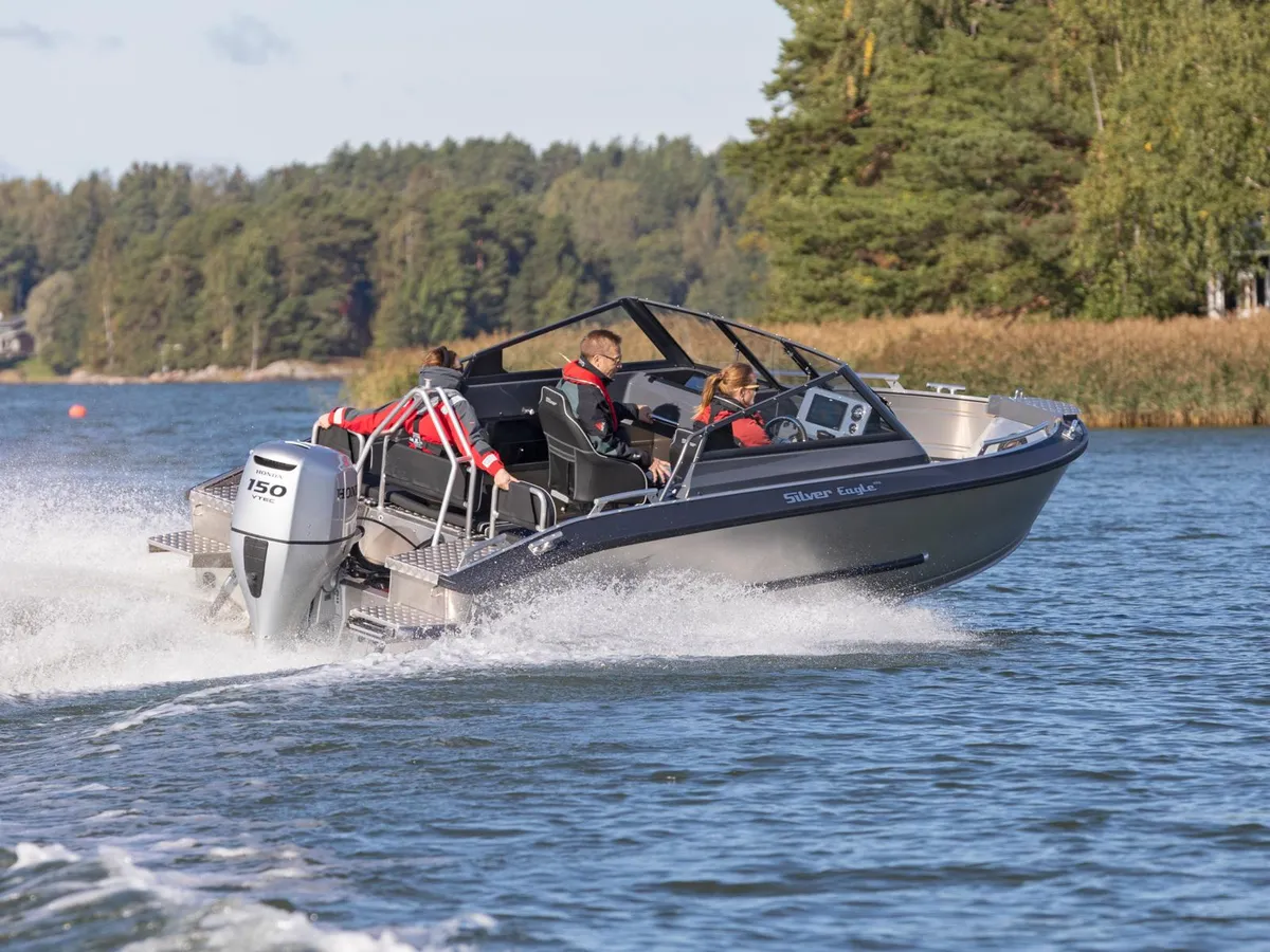 Silver Boats Eagle BRX: Boot varend op water