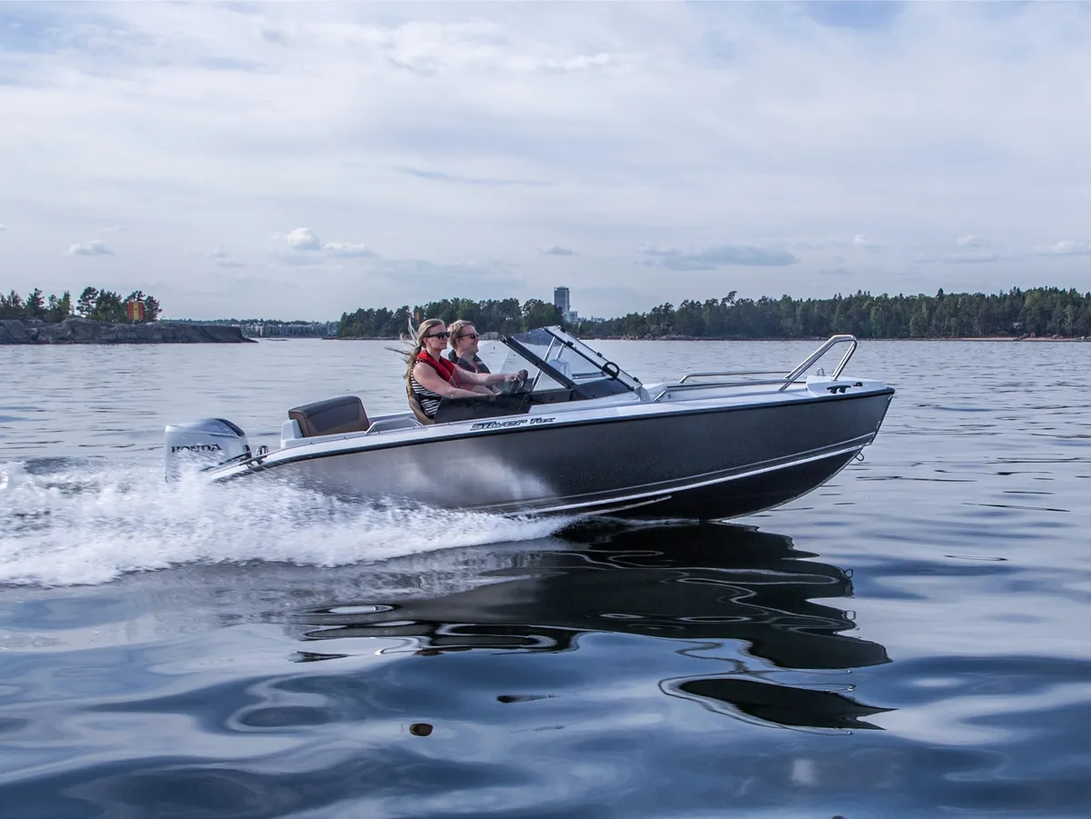 Silver Boats Fox BR: Boot varend op water