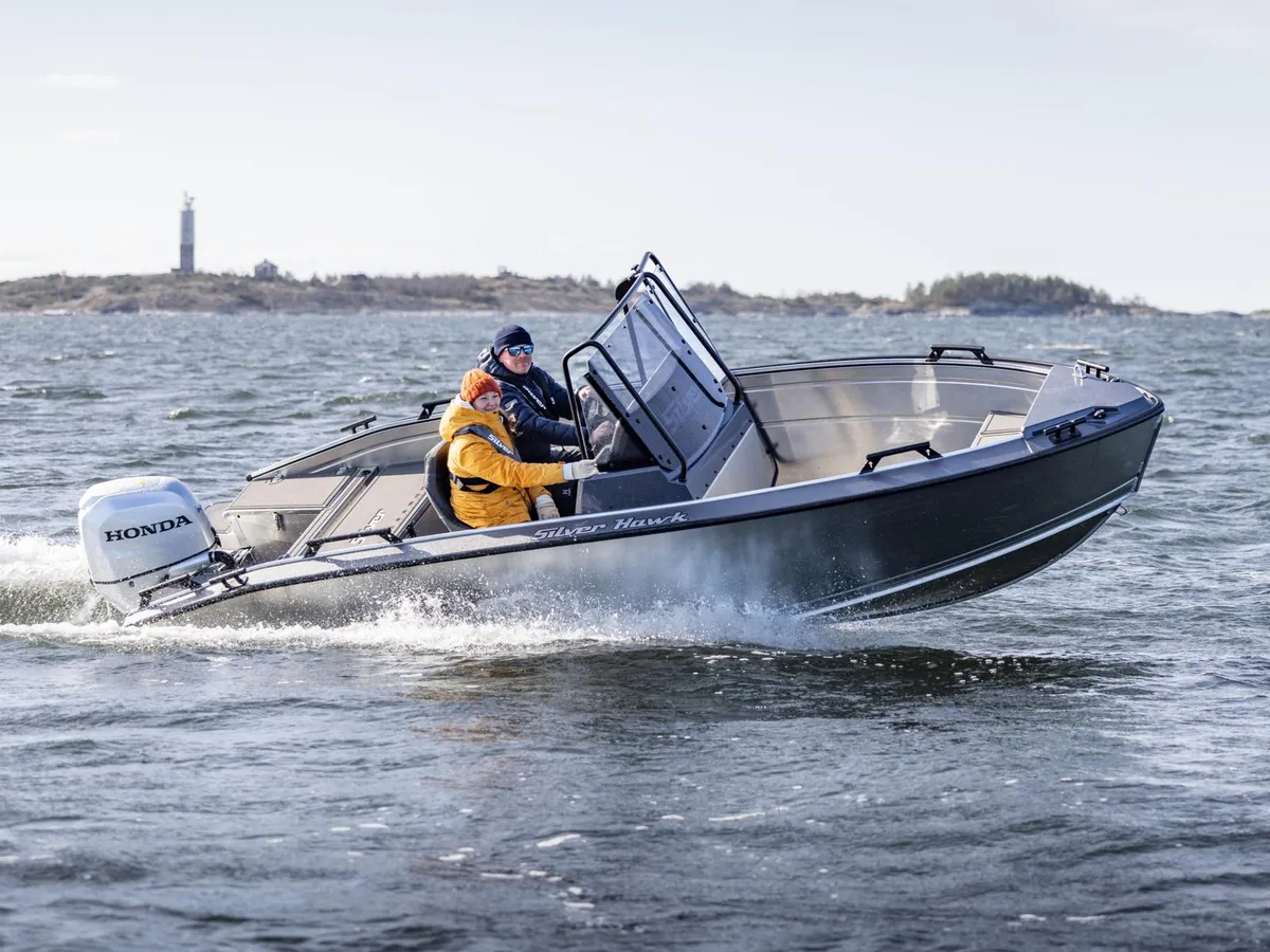 Silver Boats Hawk SCX: Boot varend op zee