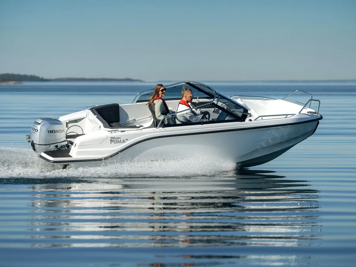 Silver Boats Puma BR: Boot varend op water