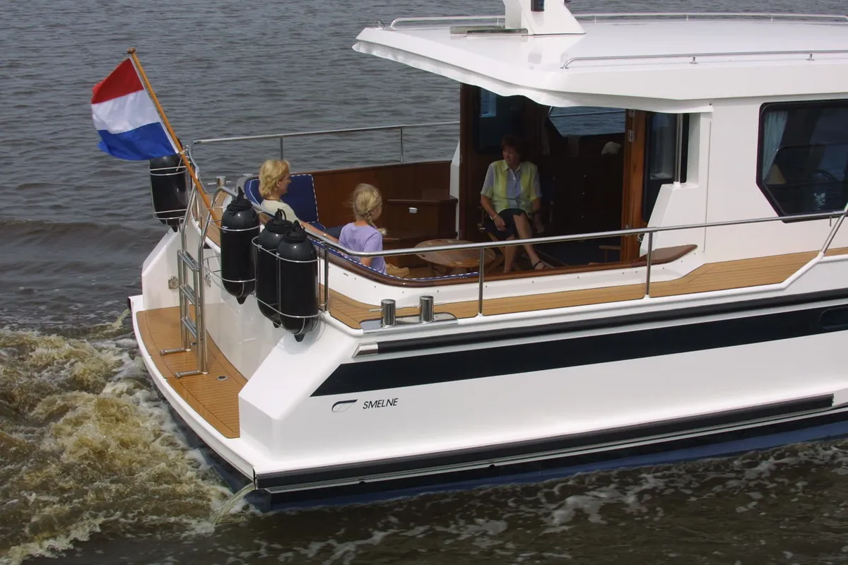 Smelne Yachtcenter 460 OC: Boot achterdek met passagiers