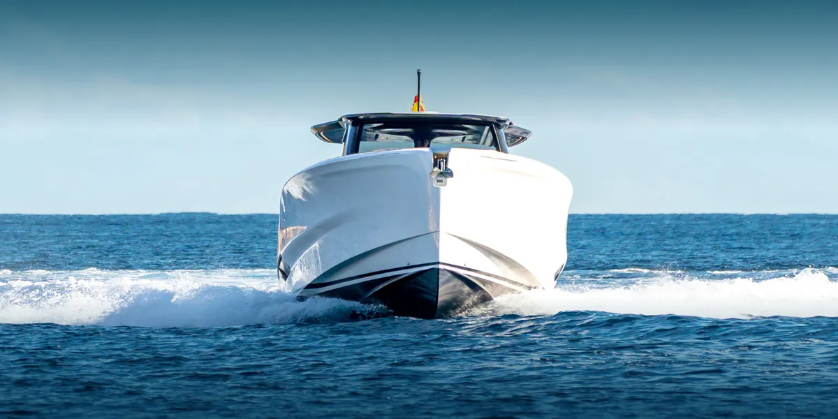 Solaris Power 44 Open ST: Boot varend op zee