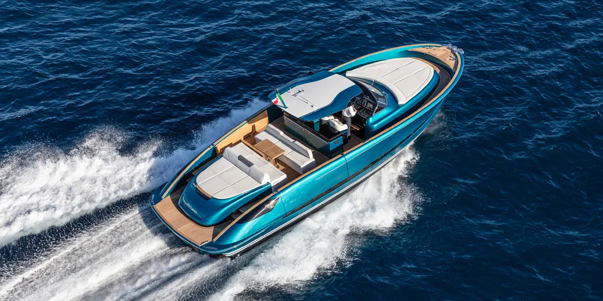 Solaris Power 48 Open: Boot varend op zee