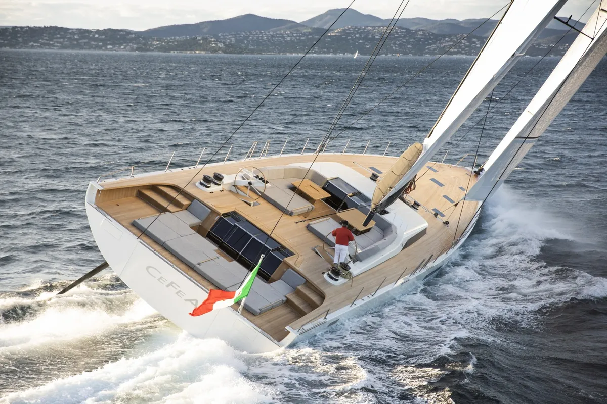 Solaris Yachts 111RS: Zeiljacht varend op zee
