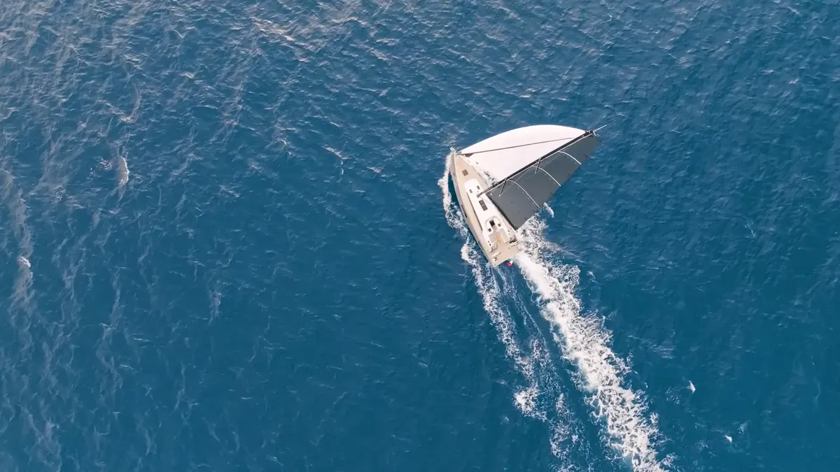 Solaris Yachts 40ST: Zeilboot varend op zee