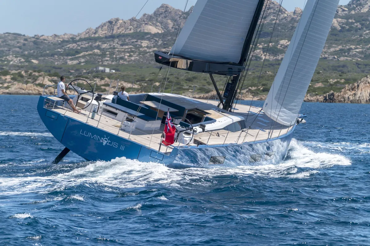 Solaris Yachts 74RS: Zeilboot varend op zee