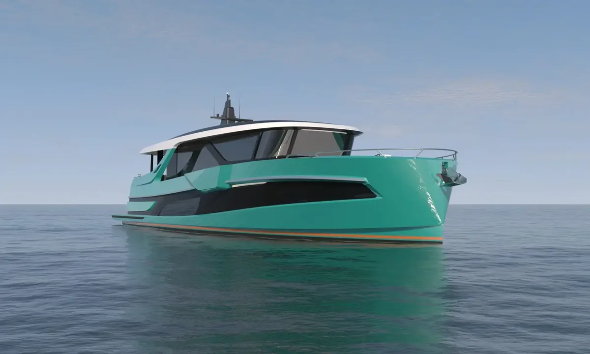 Steeler Yachts Enigma 65: Groene boot varend op zee