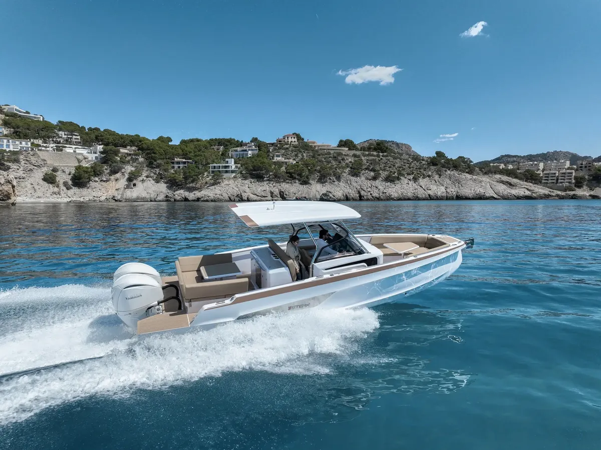 STERK Yachts 31 RC//WB: Boot varend op zee