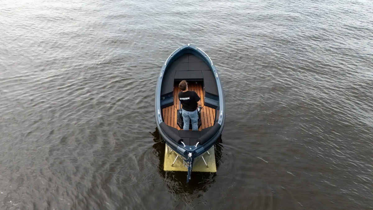Stormer Leisure Boats Lifeboat 60: Boot van bovenaf op water