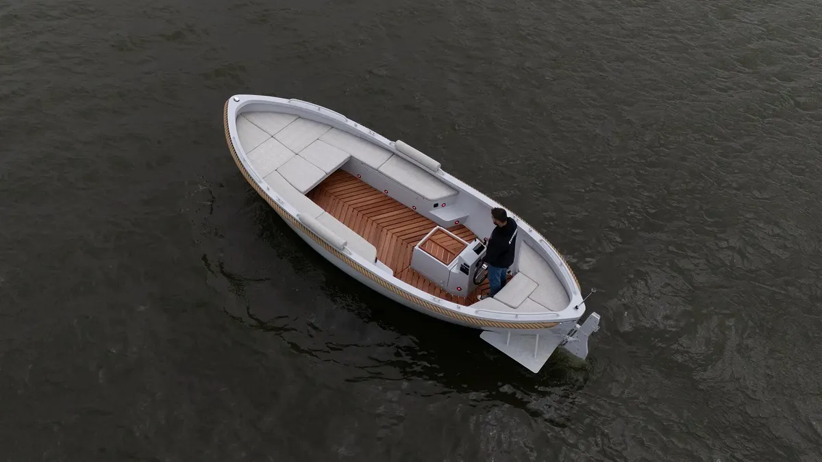 Stormer Leisure Boats Lifeboat 75 Limited Edition: Boot van bovenaf op water