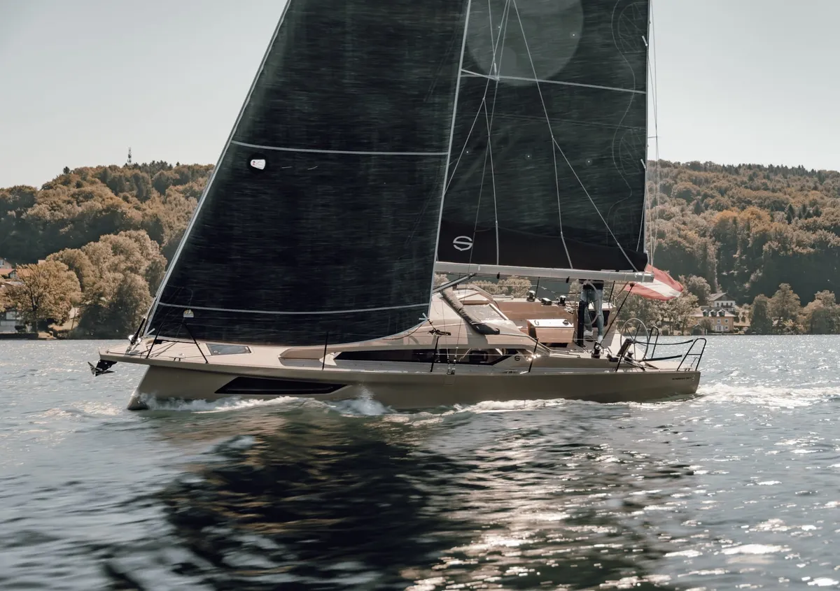 Sunbeam Yachts 32.1: Zeilboot vaart op meer