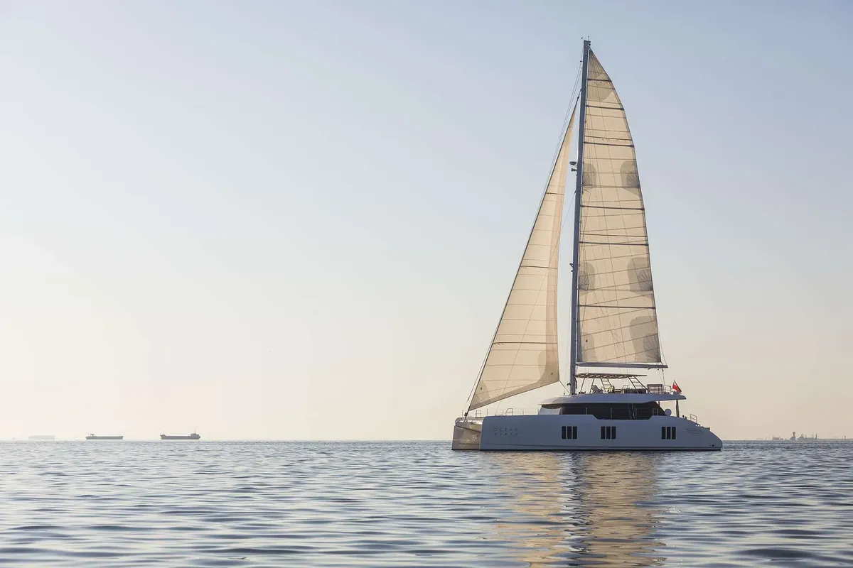 Sunreef Yachts 70: Zeilboot catamaran varend op zee