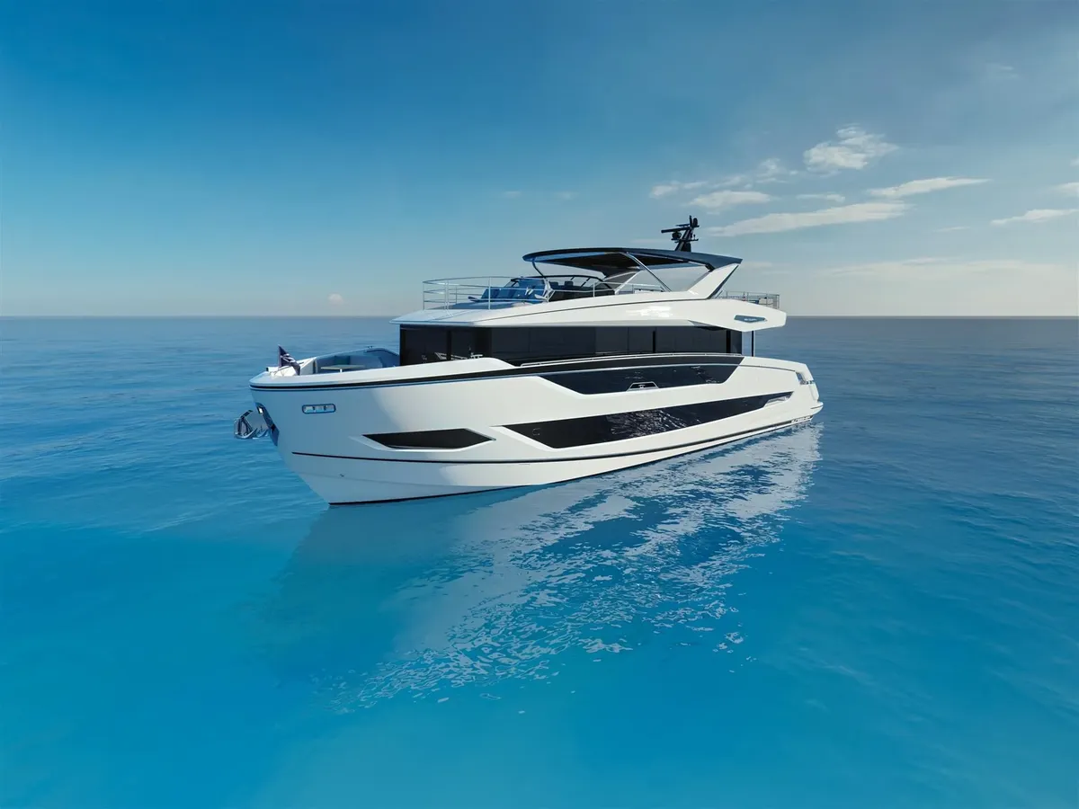 Sunseeker 82 Ocean: Witte jacht varend op zee