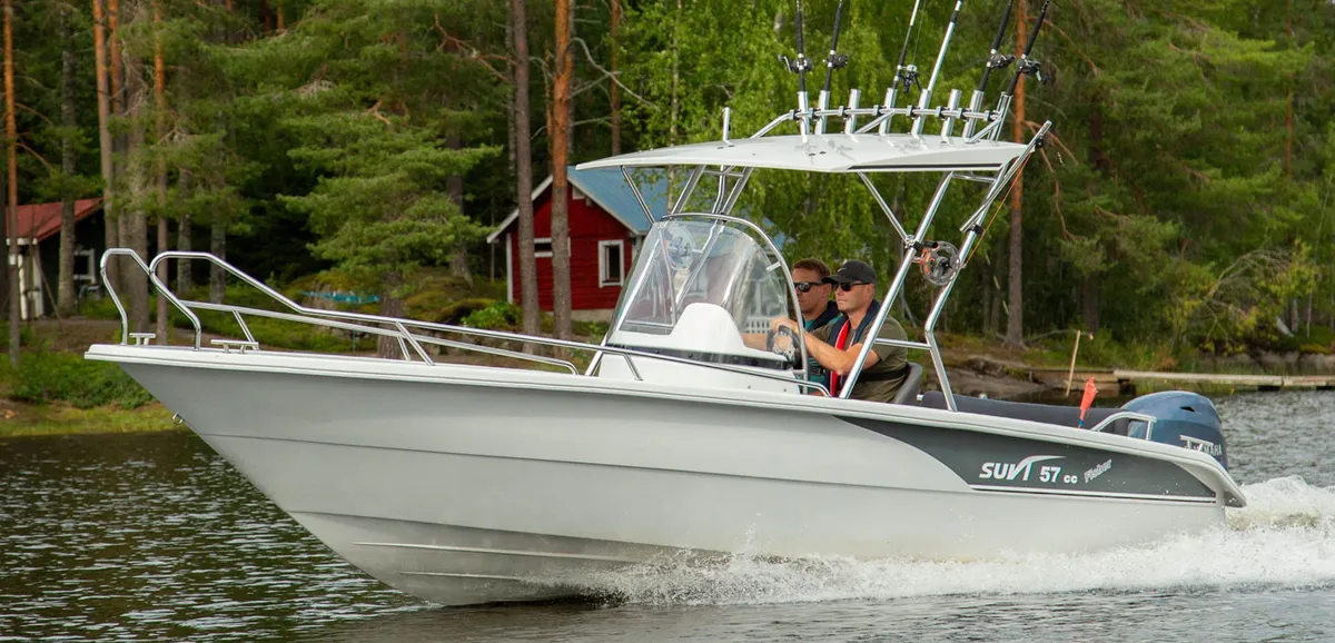 Suvi 57 CC Fisher: Boot varend met hardtop