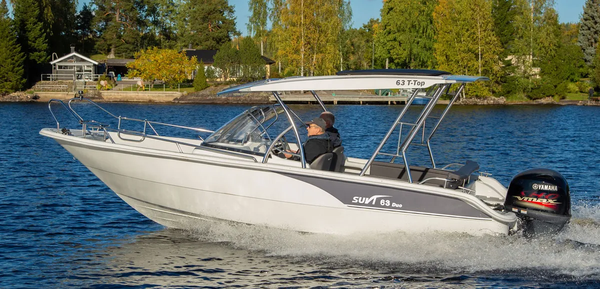 Suvi 63 T-Top: Boot varend met hardtop