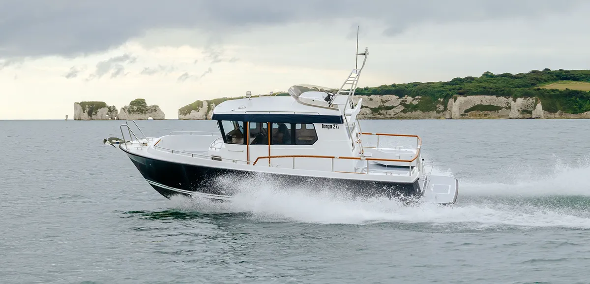 Targa 27.2: Boot varend op zee