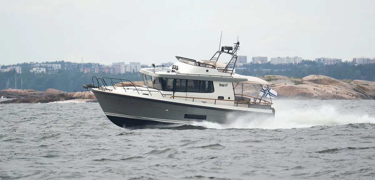Targa 37: Boot varend op zee