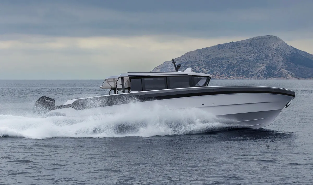 Technohull XPD 46: Boot varend op zee