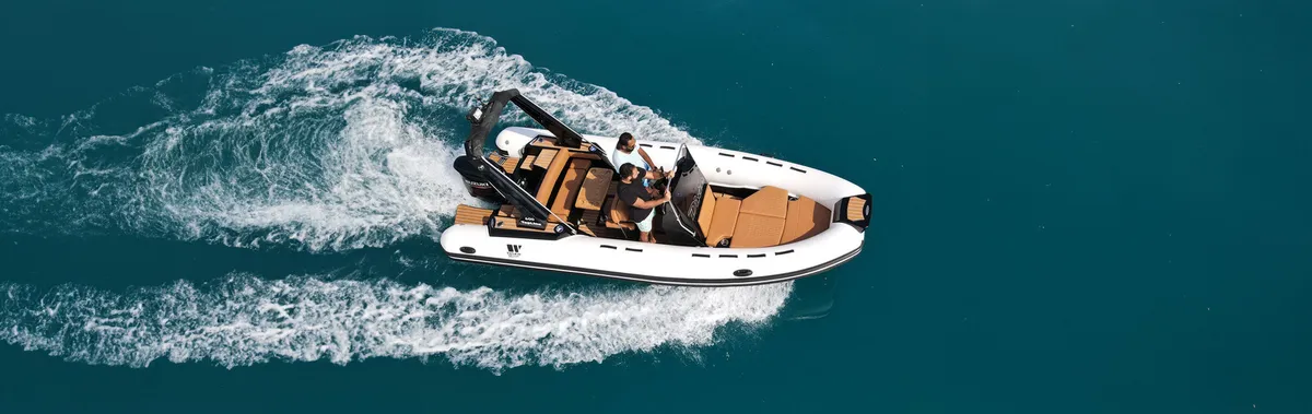 Tiger Marine 600 TopLine: Speedboot varend met schuimend kielzog