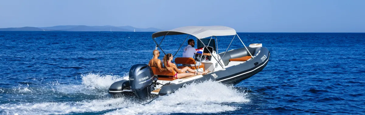Tiger Marine 650 Open: Rib boot varend op zee