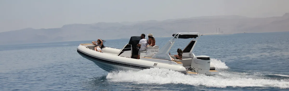 Tiger Marine 850 TopLine: Rubberboot varend op zee