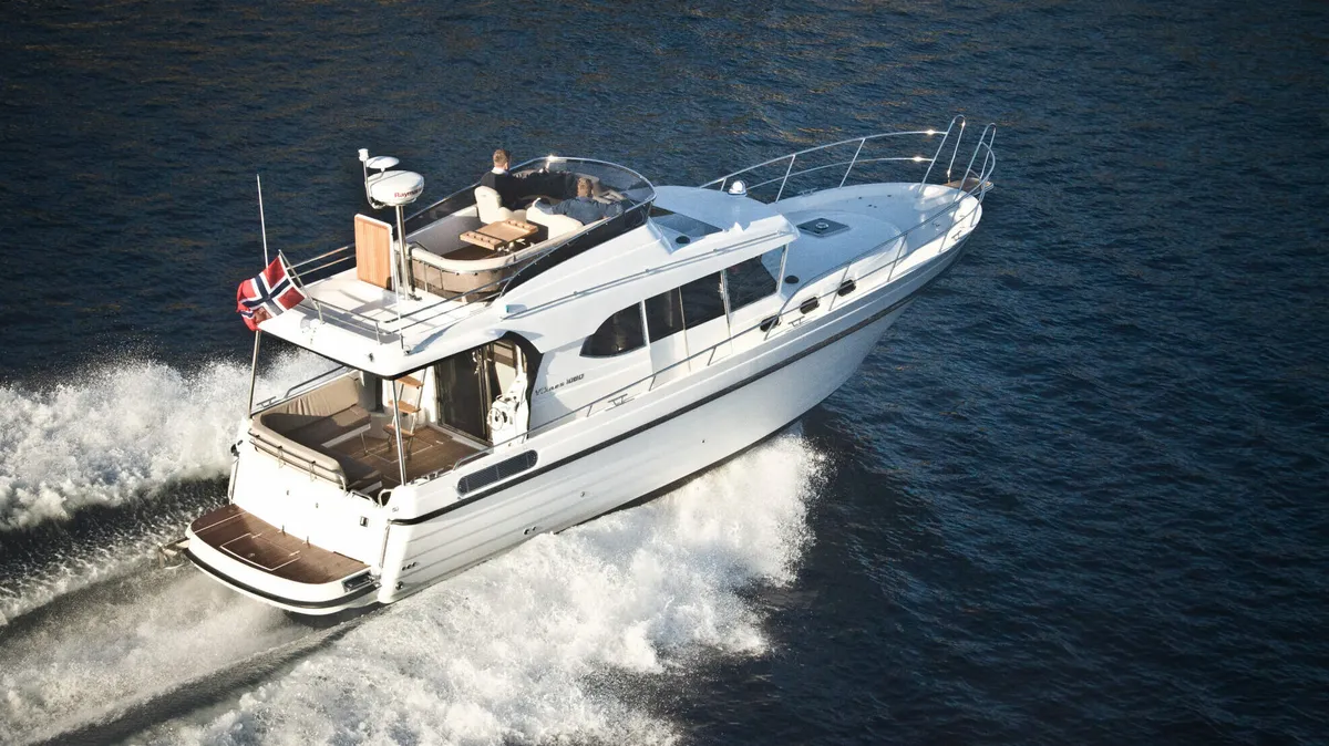 Viknes 1080 Sunbridge: Boot varend met golven