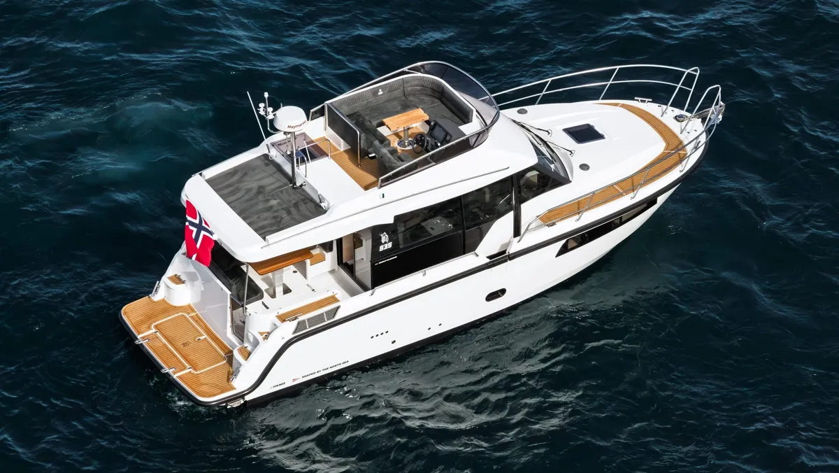Viknes S35 Flybridge: Boot van bovenaf gefotografeerd