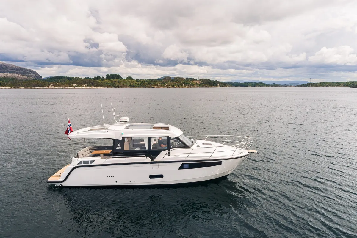 Viknes S35 Panorama: Boot varend op water