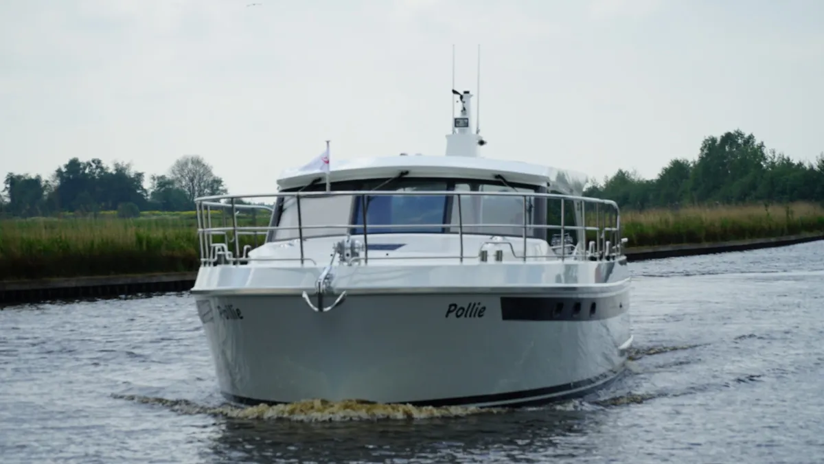 Vri-Jon Yachts Contessa 47 OC: Boot varend op water