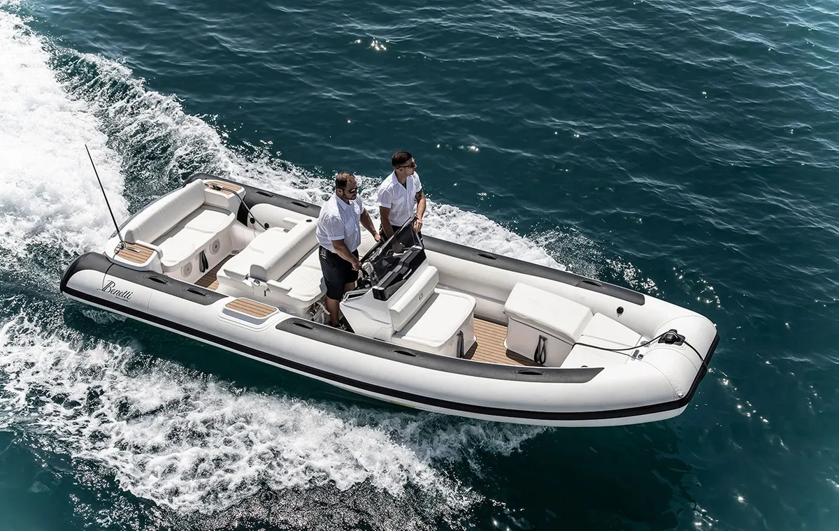 Williams Jet Tenders DieselJet 625: Rubberboot varend op zee