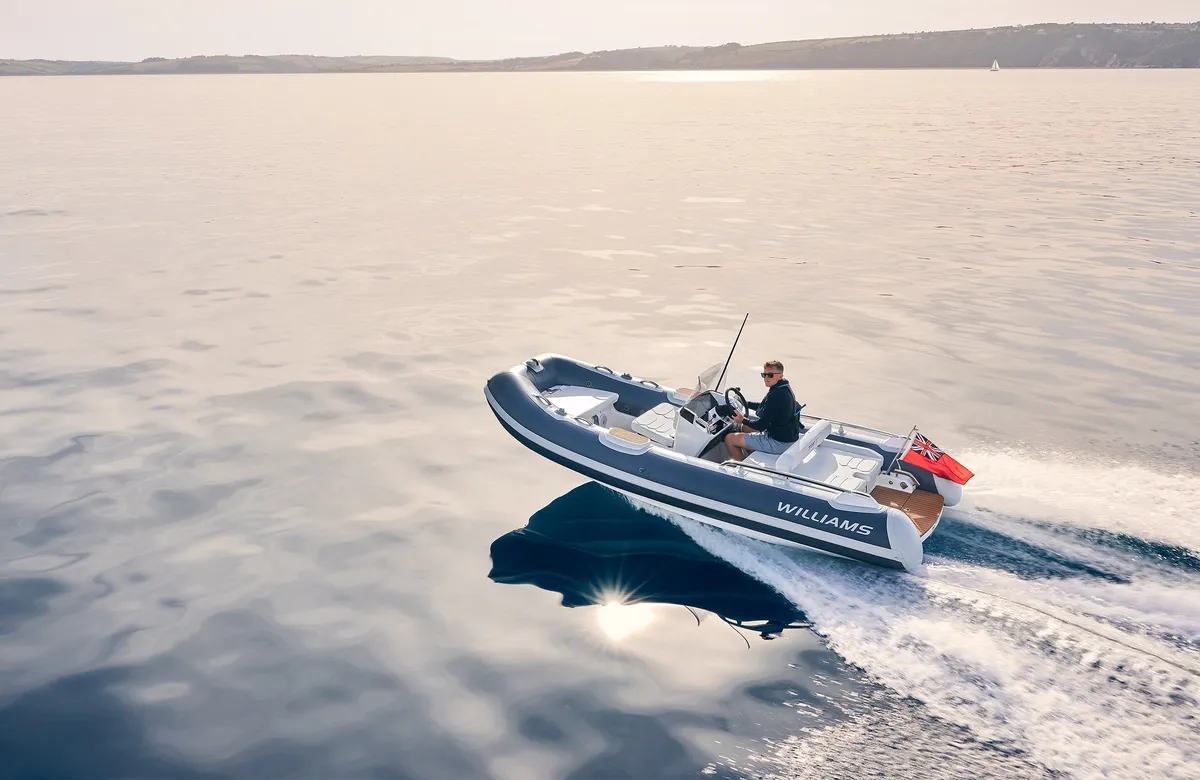 Williams Jet Tenders SportJet 460: Rib boot vaart over zee