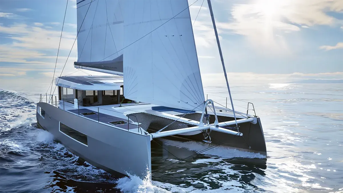 Windelo 58: Catamaran zeilend op zee