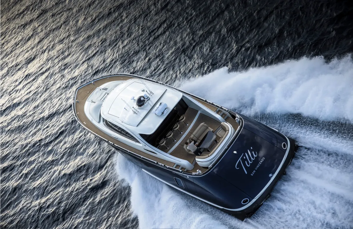 Zeelander 7: Boot vaart snel over zee